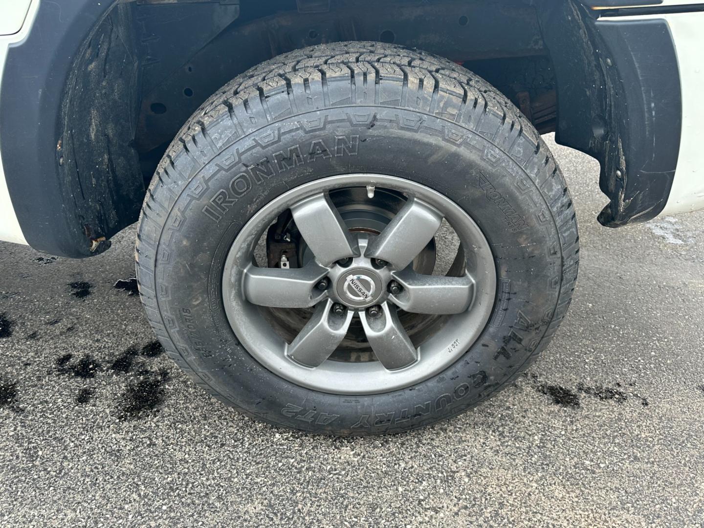 2013 White /Black Nissan Titan Pro-4X (1N6AA0EC0DN) with an 5.6L DOHC 32V V8 engine, Automatic transmission, located at 547 E. Main St., Orwell, OH, 44076, (440) 437-5893, 41.535435, -80.847855 - This 2013 Nissan Titan Pro-4X Crew Cab is a capable and well-equipped full-size pickup truck. It features a powerful 5.6L Endurance V8 engine paired with a 5-speed automatic transmission, a locking rear differential for improved traction, and a maximum towing capacity of 9,300 pounds. The truck is l - Photo#8